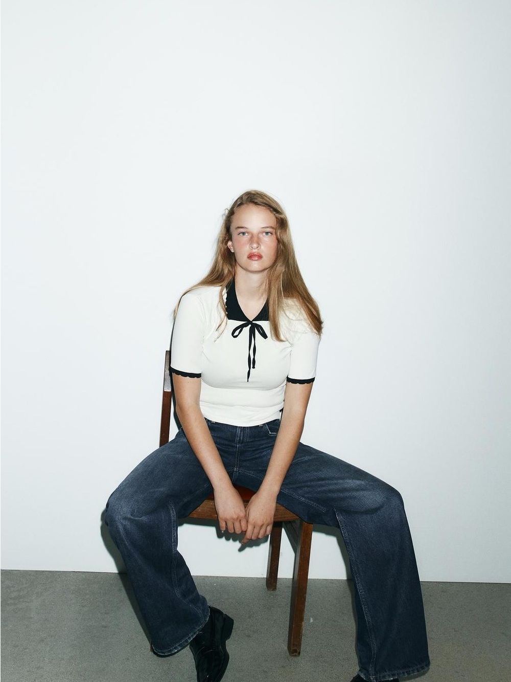 Zara White Knit Top with Black Peter Pan Collar and Tie small